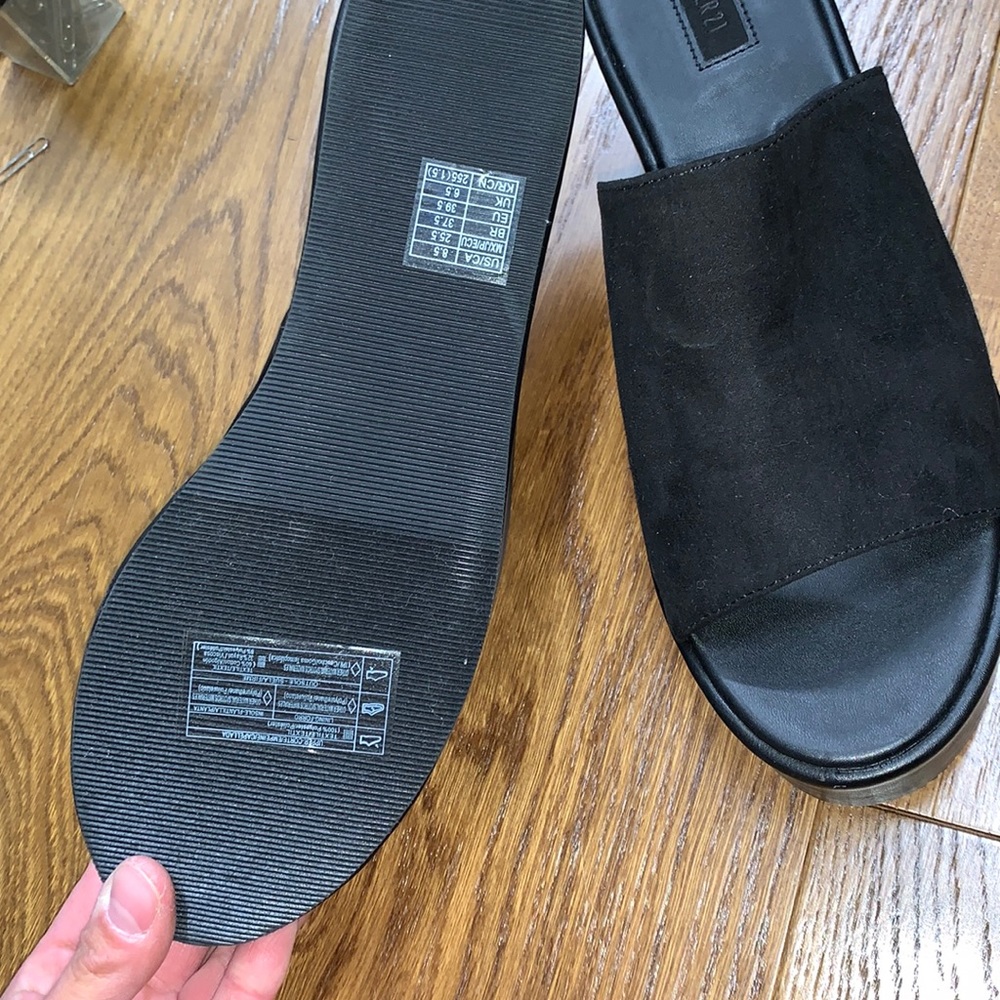 FOREVER 21 Black Platform Sandals - Picture 5 of 6